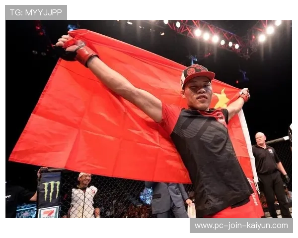 UFC两人打到护栏弯曲：激情对决，震撼全场！