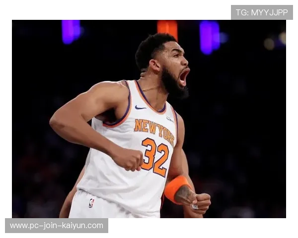 唐斯从低位强吃打成2+1，全场沸腾