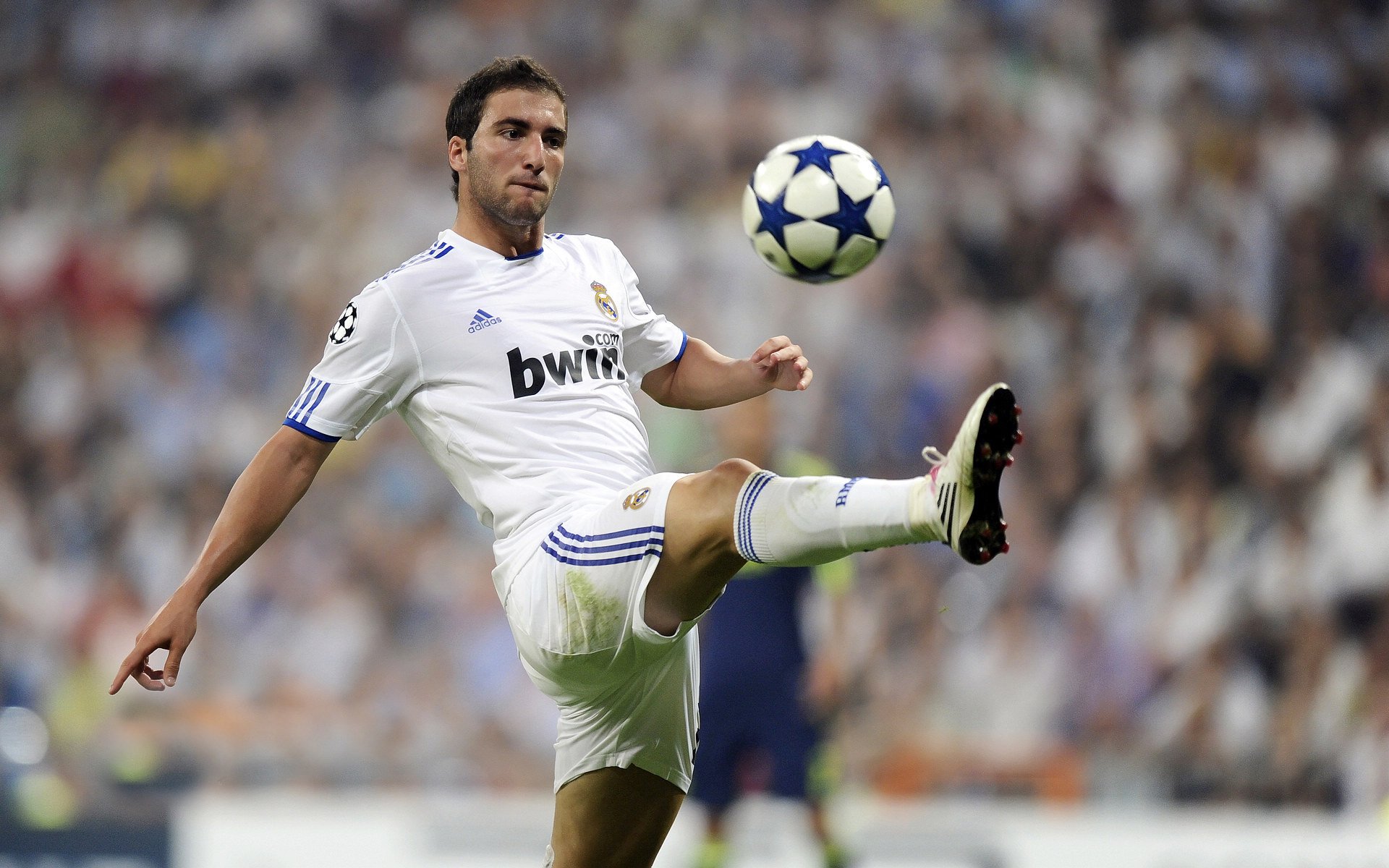 中超官方公布月度最佳中场 沈阳巅峰外援获评最佳，中超沈阳球队